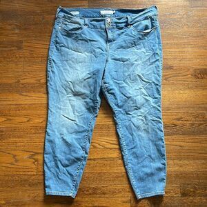 Torrid Lightwash 3 Button Jegging Jeans